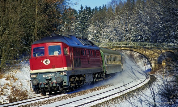 232 526