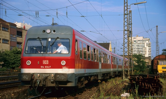 614 034
