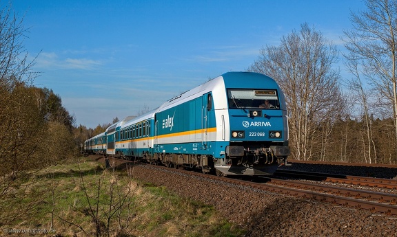 223 068
