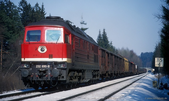 232 690