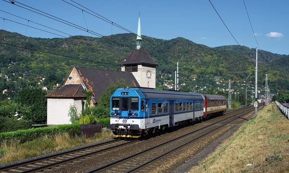843 018