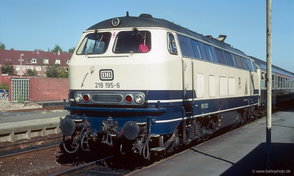 218 195
