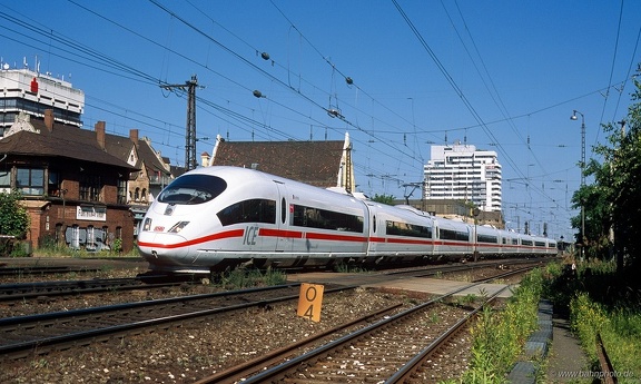 403 021