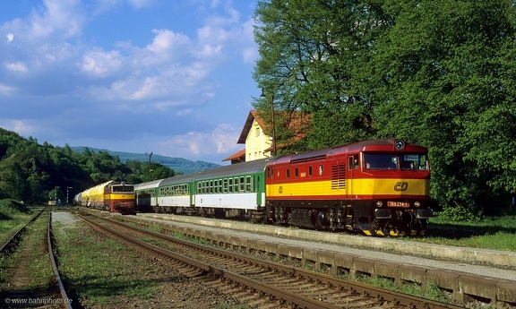 749 234
