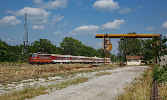 44 121