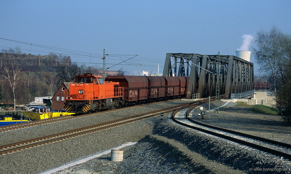 275 803