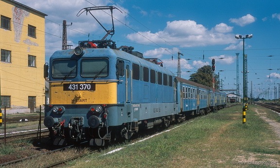 431 370