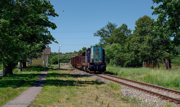 742 109