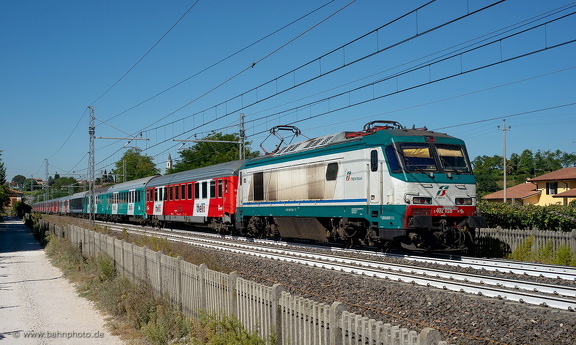 402 028