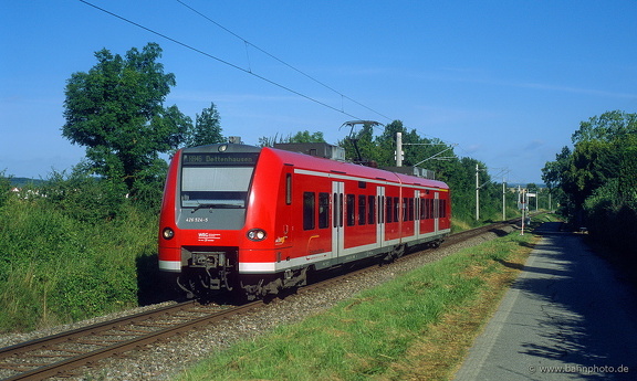 426 024