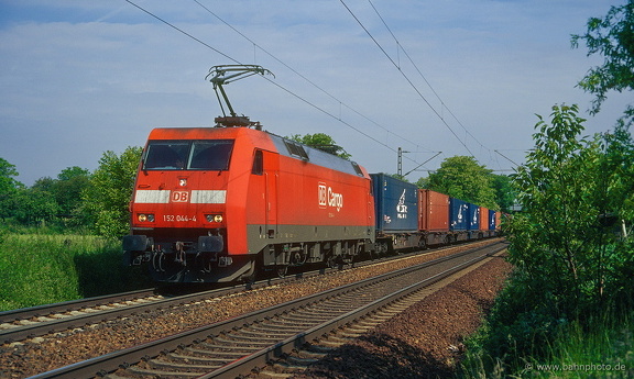 152 044