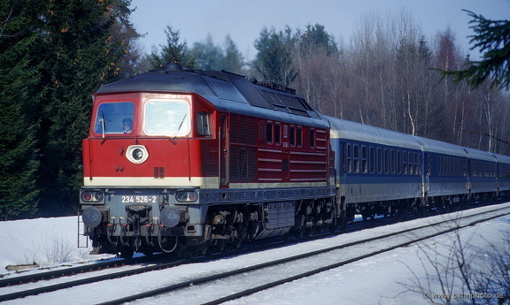 232 526