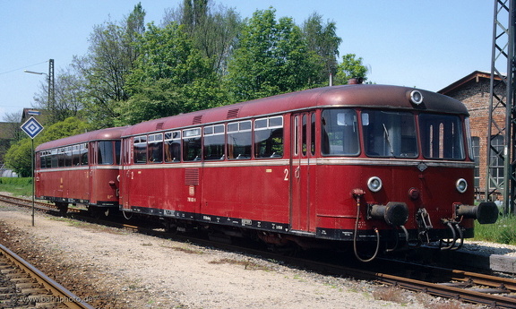 798 683
