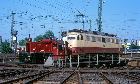 323 186