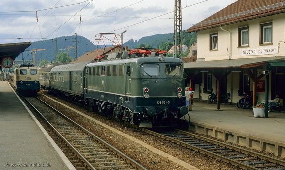 139 561