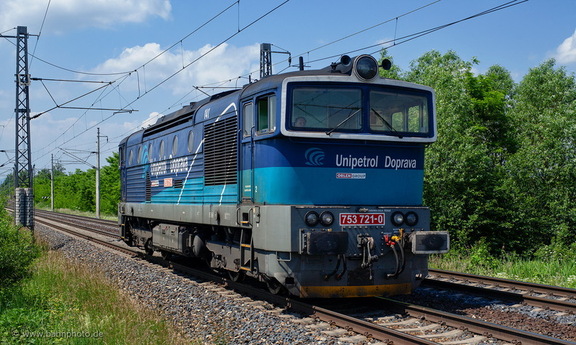 753 721