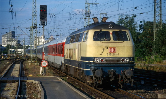 218 211