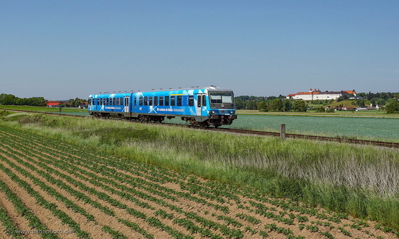 628 424