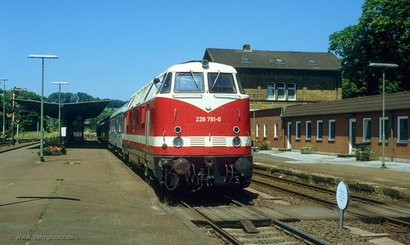 228 791