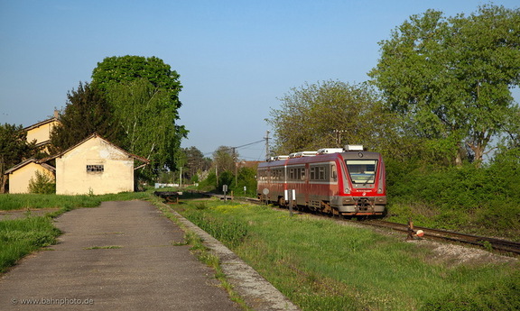 711 019