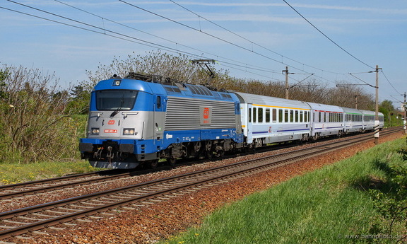 380 001