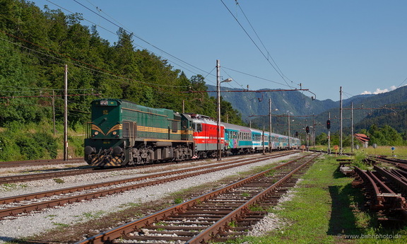 664 111