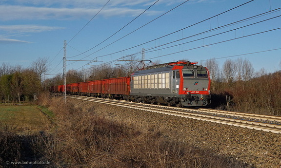 652 065