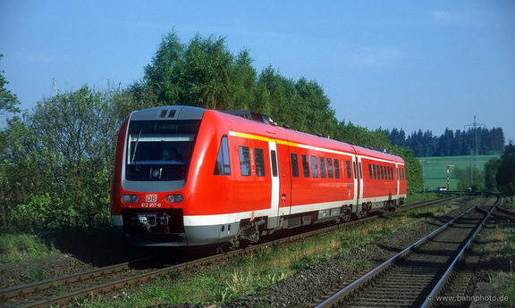 612 057