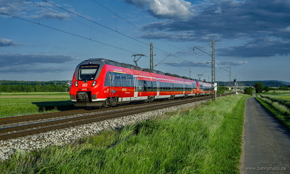 442 772