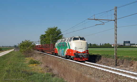 220 049