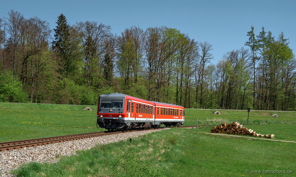 628 564