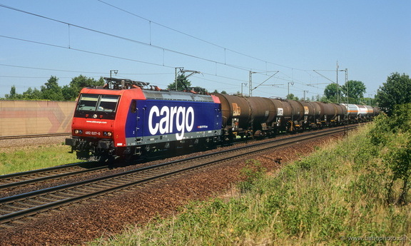 482 027