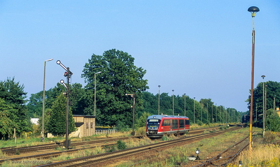 642 147