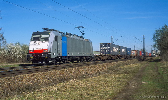 186 251