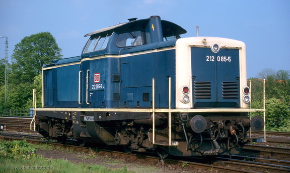 212 085