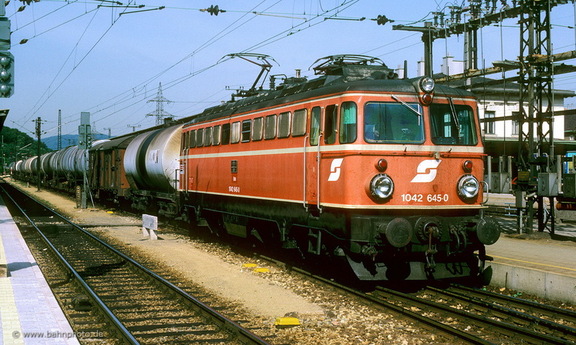 1042 645